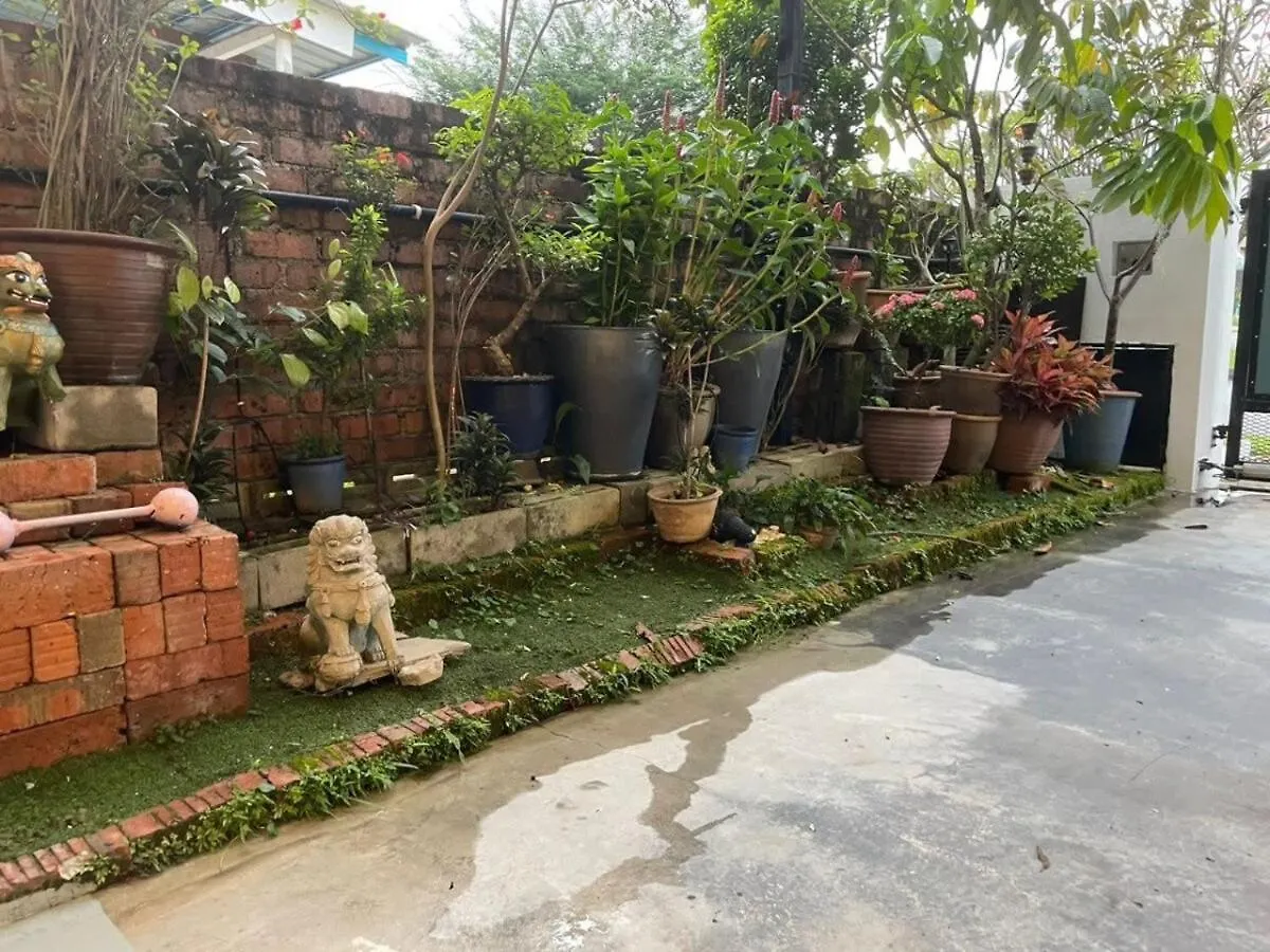 Unique Design House, 2Br House - Near Ipoh Local Foodies 0*,  Malaysia